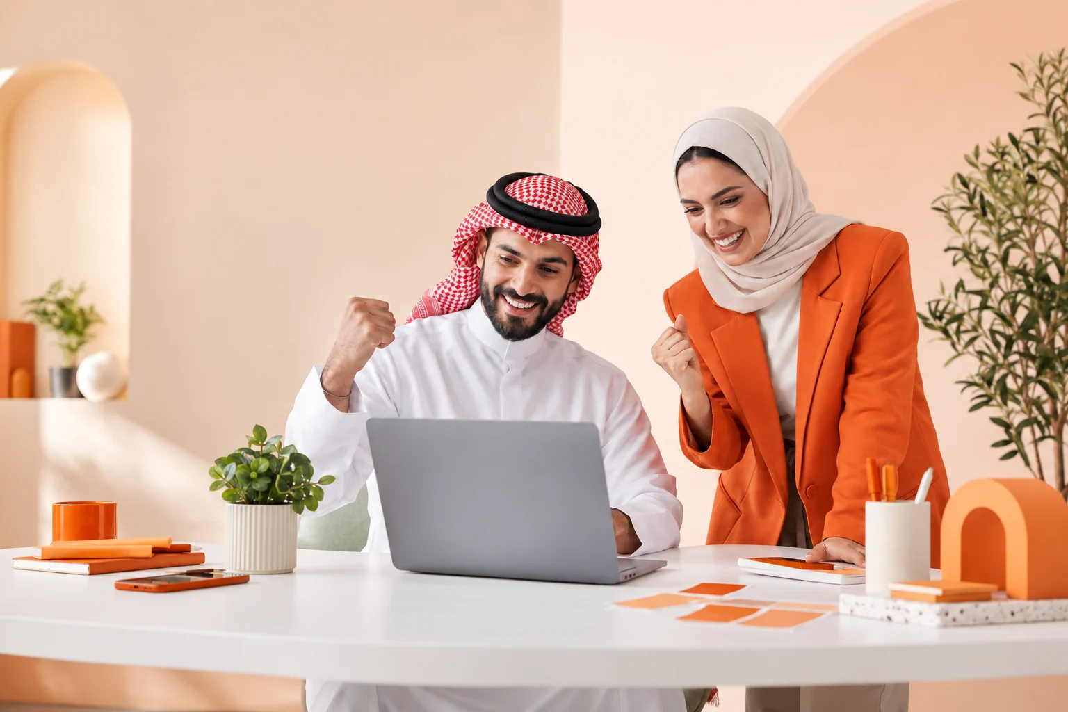 رائد أعمال ومصممة سعوديان يتعاونان على فكرة جديدة